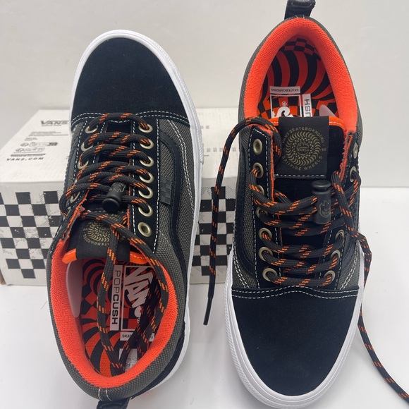 Vans Men's Skate Old Skool
Spitfire Black/Flame
VN0A5FCBBFM Sneakers - Picture 11 of 16